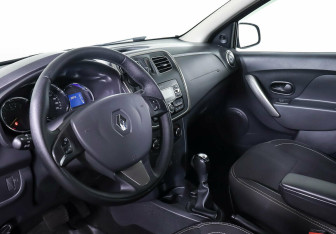 Подержанный автомобиль Renault Logan Sedan 2018 года (11 фото)