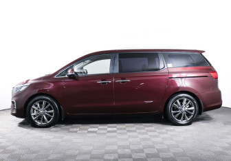 Подержанный автомобиль Kia Carnival 2019 года (3 фото)