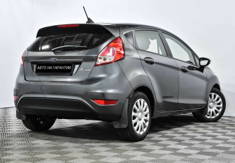 Подержанный автомобиль Ford Fiesta Hatchback 2018 года (3 фото)