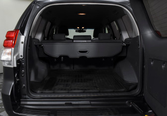 Подержанный автомобиль Toyota Land Cruiser Prado 2013 года (17 фото)
