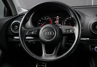 Подержанный автомобиль Audi A3 Sedan 2017 года (10 фото)