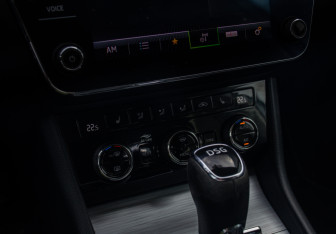 Подержанный автомобиль Skoda Superb Liftback 2021 года (16 фото)