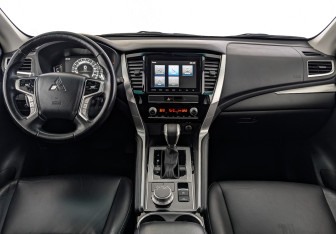 Подержанный автомобиль Mitsubishi Montero Sport 2023 года (14 фото)