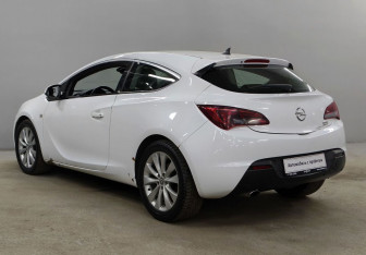 Подержанный автомобиль Opel Astra Hatchback 2013 года (7 фото)