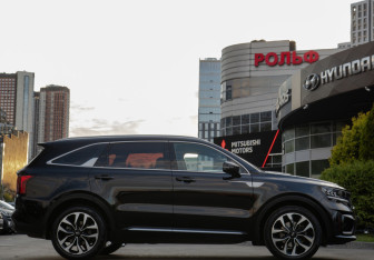 Подержанный автомобиль Kia Sorento 2022 года (3 фото)