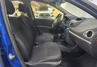 Подержанный автомобиль Renault Clio Hatchback 2007 года (10 фото)
