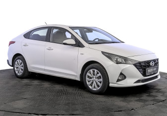 Подержанный автомобиль Hyundai Solaris Sedan 2021 года (3 фото)