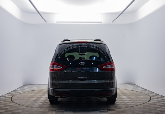 Подержанный автомобиль Ford Galaxy 2011 года (6 фото)