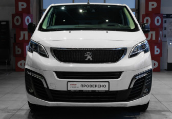 Подержанный автомобиль Peugeot Traveller 2018 года (2 фото)