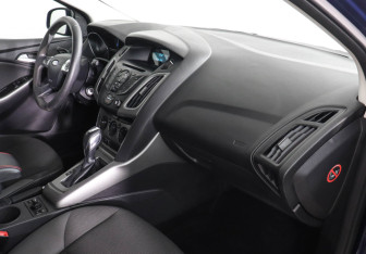 Подержанный автомобиль Ford Focus Hatchback 2012 года (10 фото)