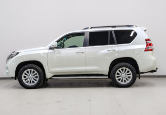 Подержанный автомобиль Toyota Land Cruiser Prado 2016 года (7 фото)