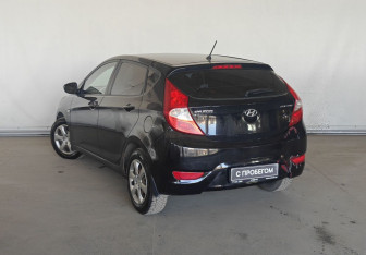 Подержанный автомобиль Hyundai Solaris Hatchback 2013 года (4 фото)