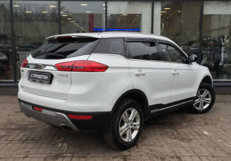 Подержанный автомобиль Geely Atlas 2018 года (8 фото)