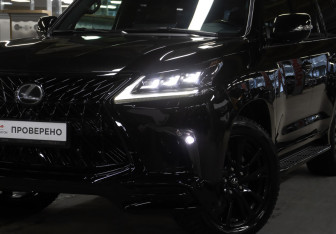 Подержанный автомобиль Lexus LX 2018 года (25 фото)
