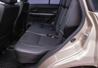 Подержанный автомобиль Suzuki Grand Vitara 2011 года (11 фото)