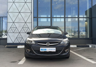 Подержанный автомобиль Opel Astra Sedan 2013 года (2 фото)
