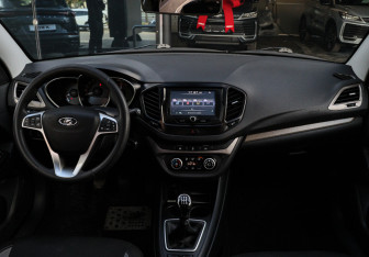 Подержанный автомобиль LADA (ВАЗ) Vesta Sedan 2018 года (9 фото)