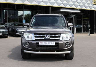 Подержанный автомобиль Mitsubishi Pajero 2011 года (2 фото)