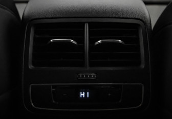 Подержанный автомобиль Audi A4 Sedan 2017 года (32 фото)