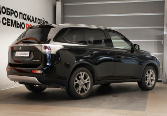 Подержанный автомобиль Mitsubishi Outlander 2014 года (4 фото)