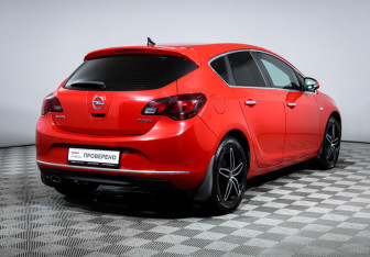 Подержанный автомобиль Opel Astra Hatchback 2013 года (5 фото)