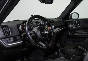 Подержанный автомобиль MINI Countryman 2018 года (10 фото)