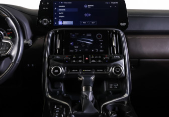 Подержанный автомобиль Lexus LX 2022 года (13 фото)