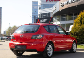 Подержанный автомобиль Mazda 3 Hatchback 2006 года (4 фото)