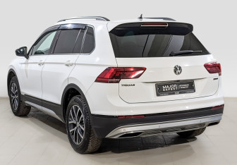 Подержанный автомобиль Volkswagen Tiguan 2020 года (6 фото)