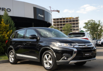 Подержанный автомобиль Mitsubishi Outlander 2018 года (2 фото)
