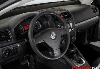 Подержанный автомобиль Volkswagen Jetta Sedan 2008 года (10 фото)