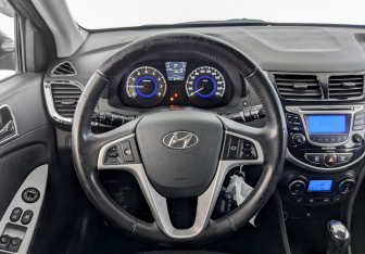 Подержанный автомобиль Hyundai Solaris Sedan 2012 года (21 фото)