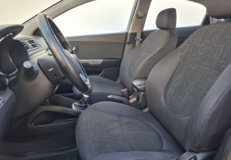 Подержанный автомобиль Kia Rio Sedan 2012 года (10 фото)