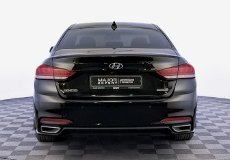 Подержанный автомобиль Hyundai Genesis 2016 года (6 фото)