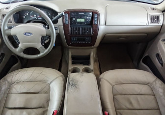 Подержанный автомобиль Ford Explorer 2003 года (9 фото)