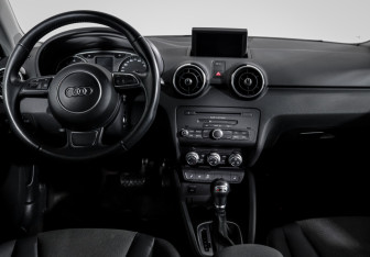 Подержанный автомобиль Audi A1 2014 года (3 фото)