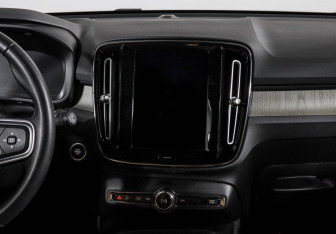Подержанный автомобиль Volvo XC40 2019 года (13 фото)