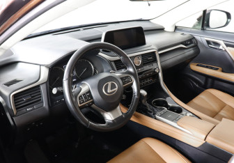 Подержанный автомобиль Lexus RX 2019 года (9 фото)
