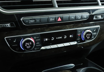 Подержанный автомобиль Audi Q7 2016 года (23 фото)