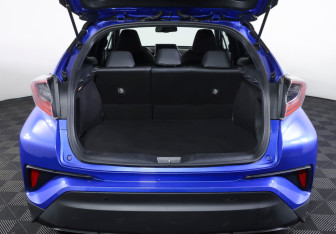 Подержанный автомобиль Toyota C-HR 2018 года (9 фото)