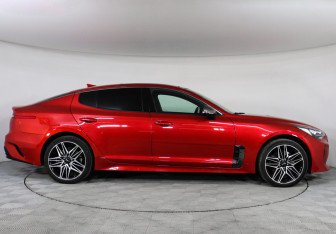 Подержанный автомобиль Kia Stinger 2023 года (4 фото)