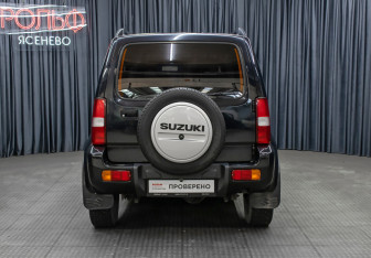 Подержанный автомобиль Suzuki Jimny 2012 года (6 фото)