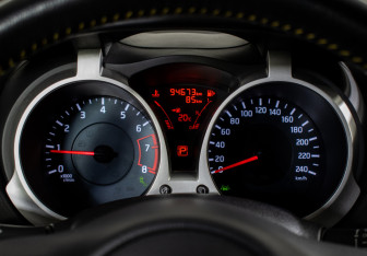 Подержанный автомобиль Nissan Juke 2014 года (12 фото)