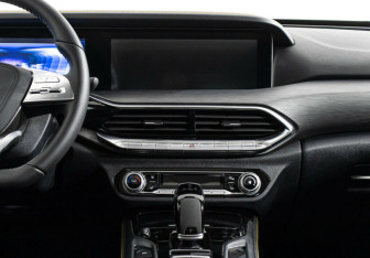 Подержанный автомобиль FAW Bestune T77 2023 года (10 фото)