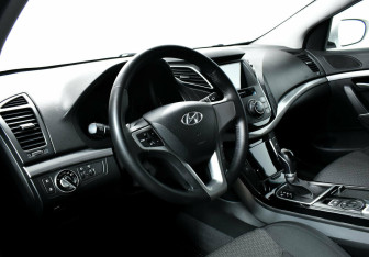 Подержанный автомобиль Hyundai i40 Sedan 2013 года (9 фото)