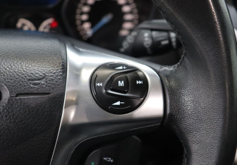 Подержанный автомобиль Ford Focus Hatchback 2013 года (16 фото)