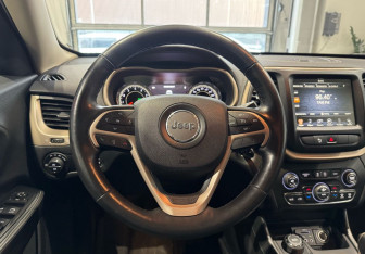 Подержанный автомобиль Jeep Cherokee 2014 года (14 фото)