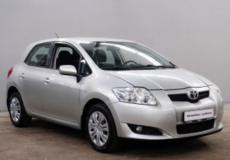 Подержанный автомобиль Toyota Auris Hatchback 2008 года (3 фото)
