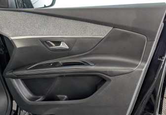 Подержанный автомобиль Peugeot 5008 Suv 2018 года (25 фото)