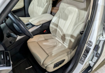 Подержанный автомобиль BMW X5 2015 года (20 фото)